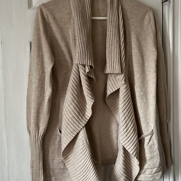Gap cream colored waterfall cardigan size small - Picture 2 of 13